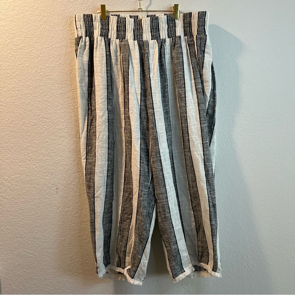 Attyre Striped Linen-Blend Capris in White, Gray, Brown